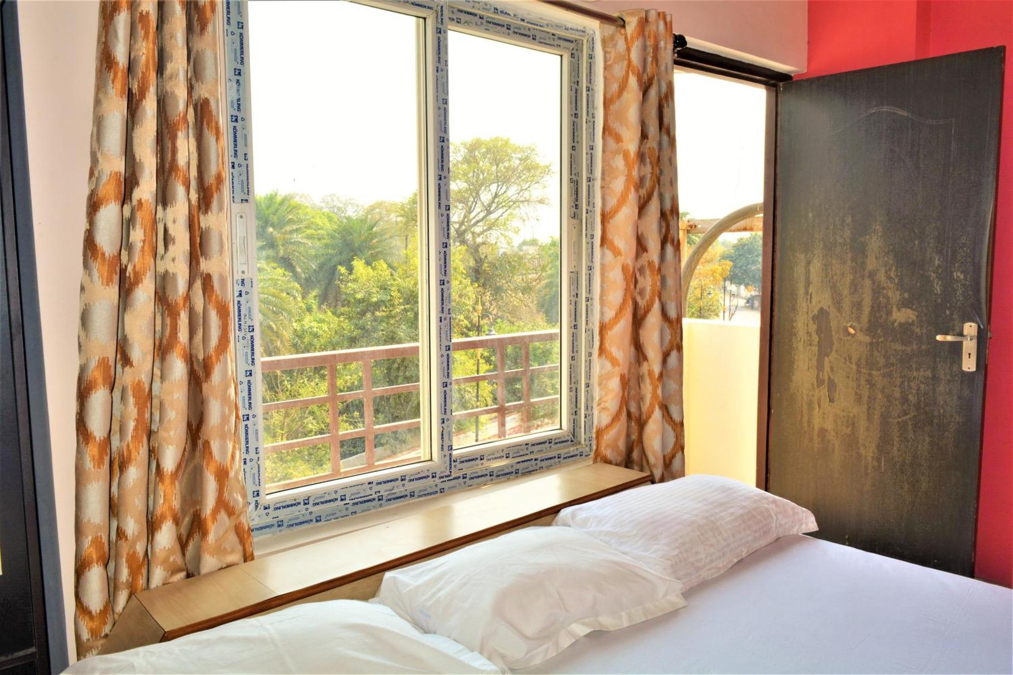 Pretty Garden View Apartment 3Bhk Furnished Flat Near Kashi Vishwanath Temple Varanasi Dış mekan fotoğraf
